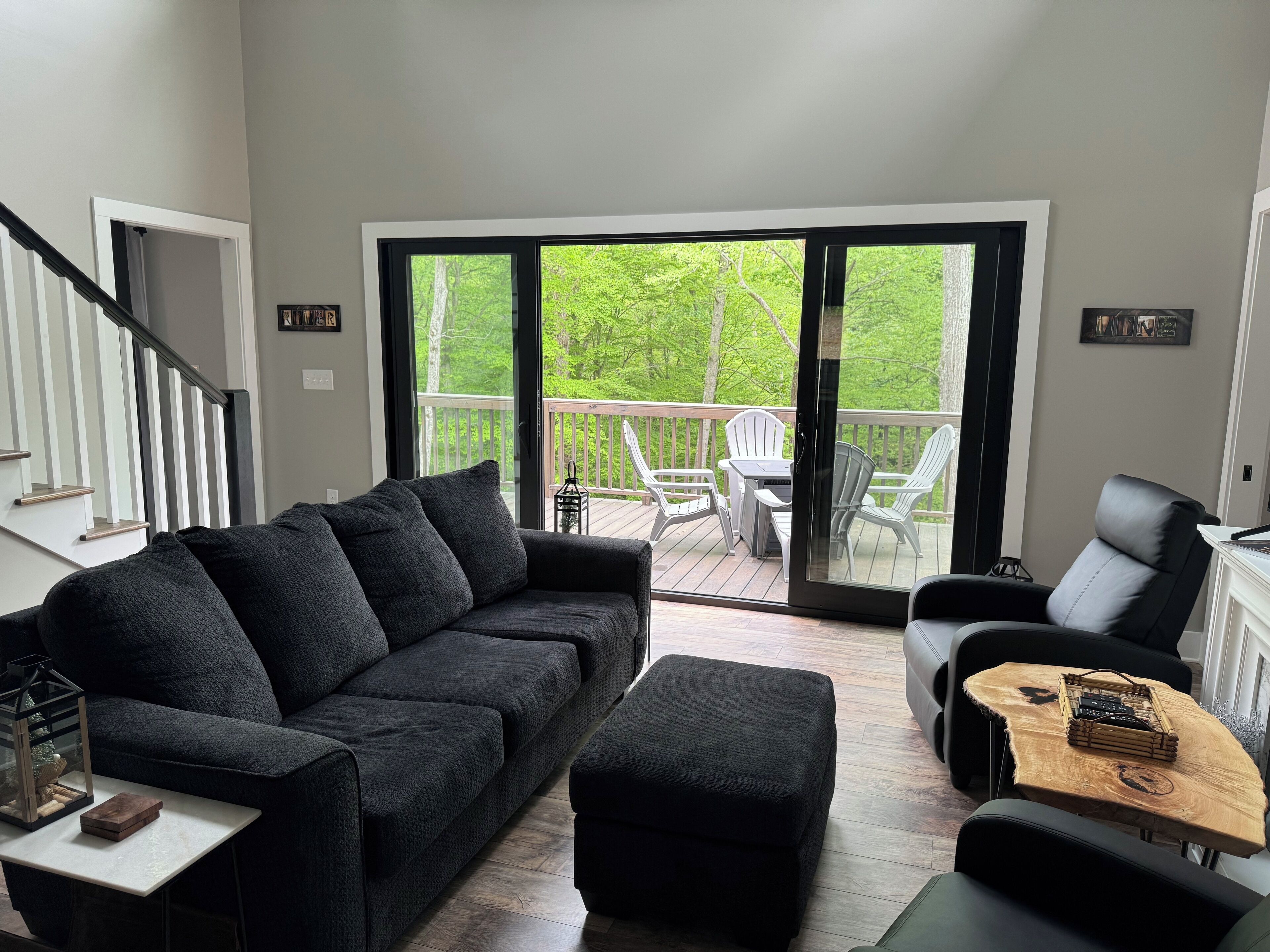 スマートテレビ、暖炉、テレビゲーム、DVD プレーヤー