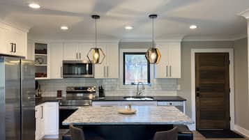 雪櫃、微波爐、焗爐、爐具