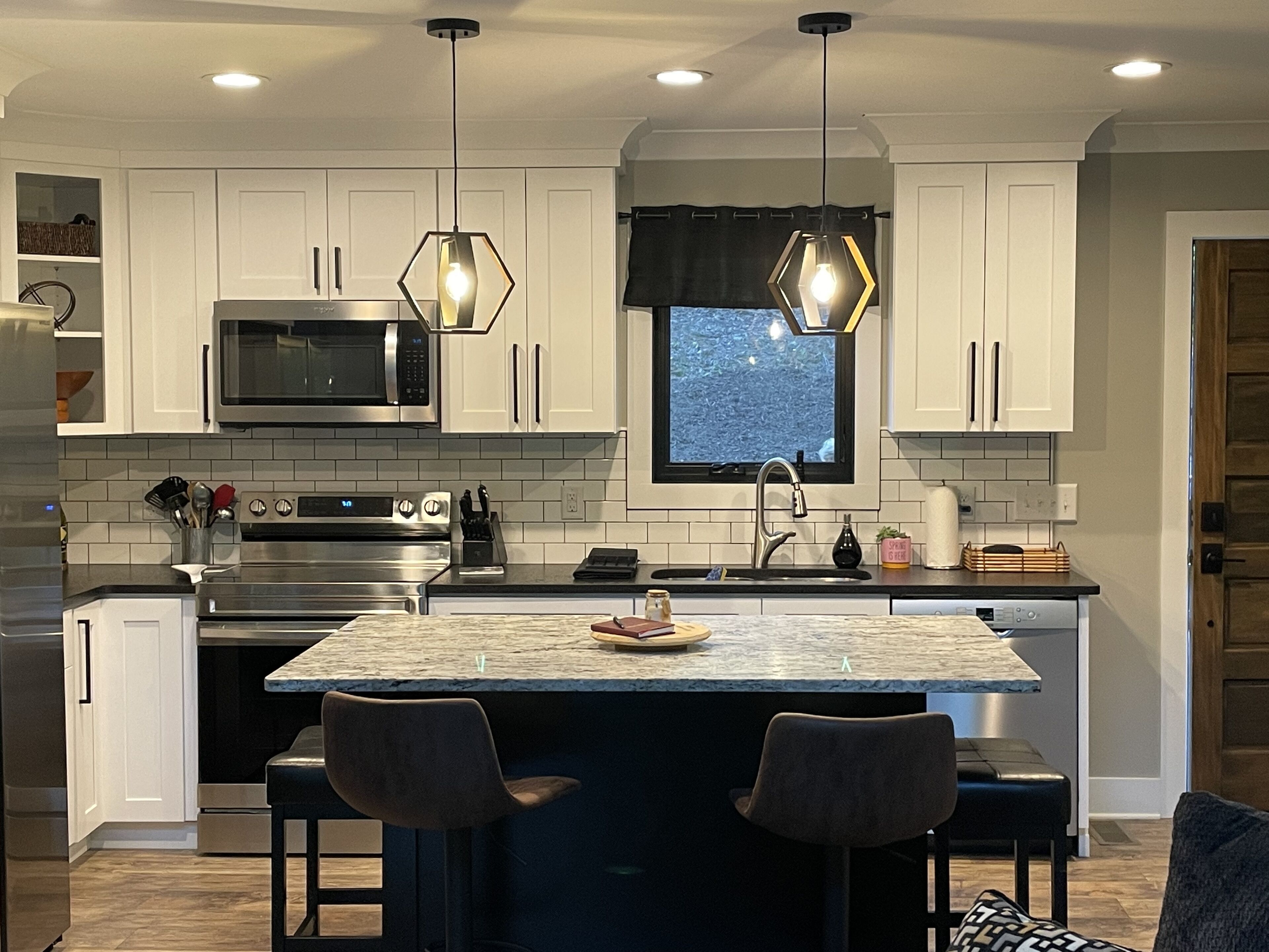 The River & Vine House on Mitchell River in Yadkin Valley-
New Home- sleeps 8