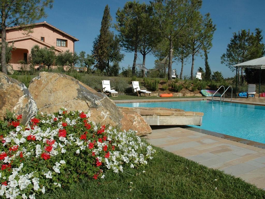 Villa in Maremma 10 minutes from the sea. AC, swimming pool, jacuzzi, steam room, gym.