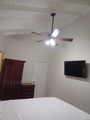 1 chambre, fer et planche à repasser, Wi-Fi gratuit, draps fournis