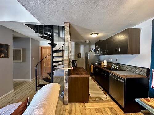 Charming & Spacious Condo!