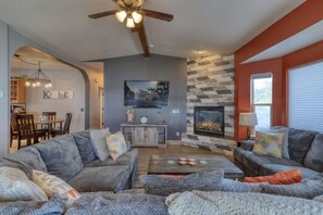 Télévision, cheminée