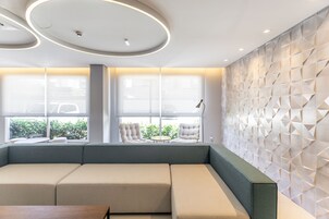 Studio Casal | Living area | 40-inch Smart TV with digital channels, TV