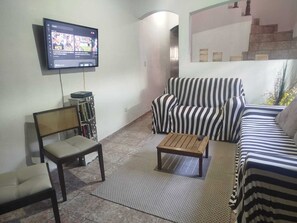 29–tuumainen televisio, jossa kaapelikanavat