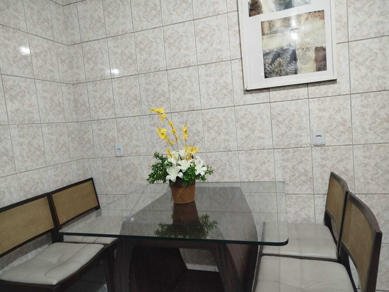 Kjøleskap, mikrobølgeovn, kokeplater og hurtigmikser