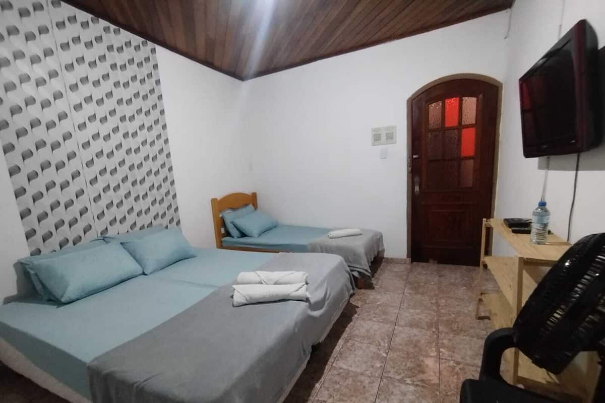 Chambre Triple Confort, 1 chambre, service de ménage, vue ville