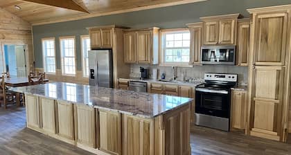 House Located Less Than 3 Miles of Grenada Lake