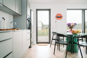 Kühlschrank, Ofen, Herdplatte, Geschirrspüler