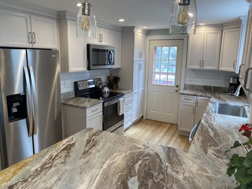 Relax Beautiful South Yarmouth Pond Home, Family sized, minutes for beach, Kayak