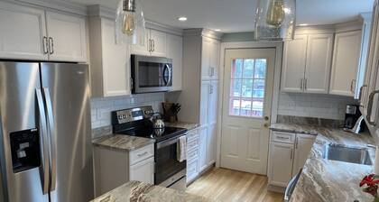 Relax Beautiful South Yarmouth Pond Home, Family sized, minutes for beach, Kayak