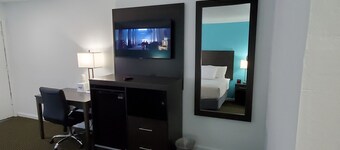 Travelodge by Wyndham Livonia/Canton/Novi Detroit Area