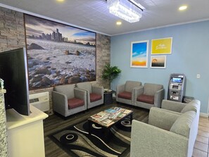 ATM/banking on site - Travelodge by Wyndham Livonia/Canton/Novi Detroit Area (Livonia)