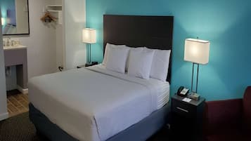 Escritorio, cunas (de pago), wifi gratis y ropa de cama