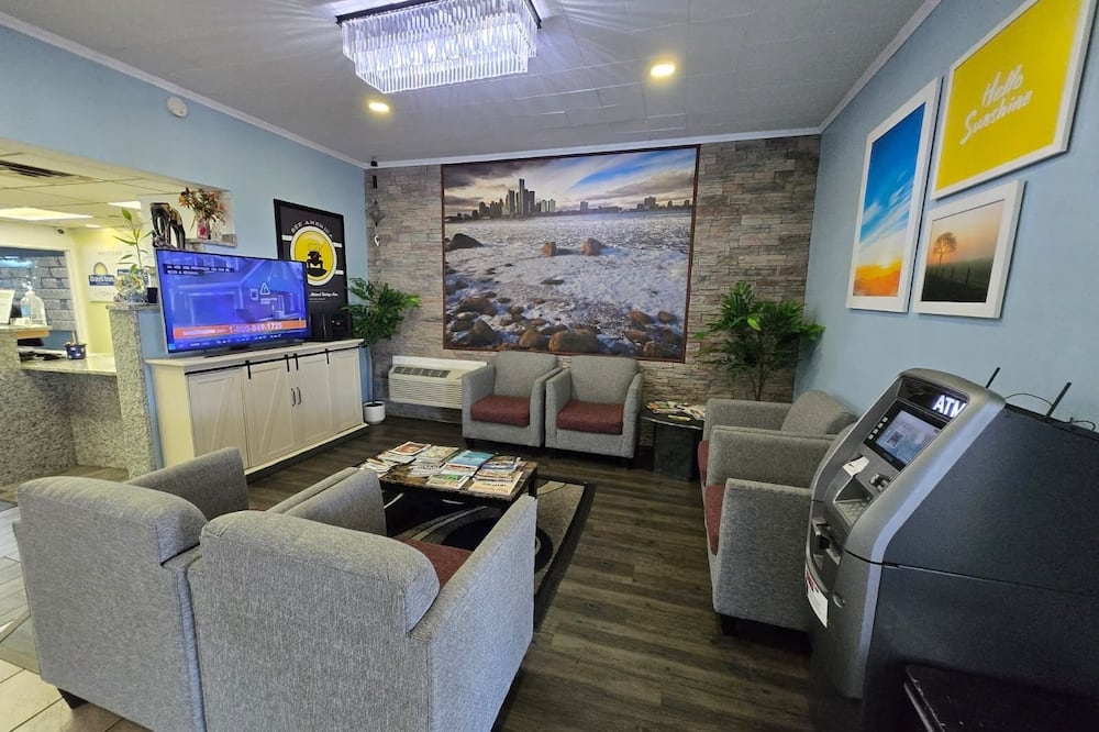Travelodge by Wyndham Livonia/Canton/Novi Detroit Area