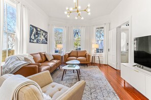 Smart TV, fireplace, books, stereo