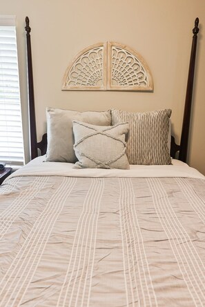 3 bedrooms, iron/ironing board, travel crib, WiFi