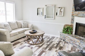 Smart TV, fireplace