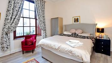 House | 9 bedrooms, iron/ironing board, free WiFi, bed sheets