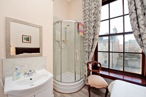 House | Bathroom | Shower, free toiletries, hair dryer, towels