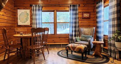 Deer Trail Lodge, Forest Lodge with Hot Tub, Firepit & Fireplace Minutes to Gore