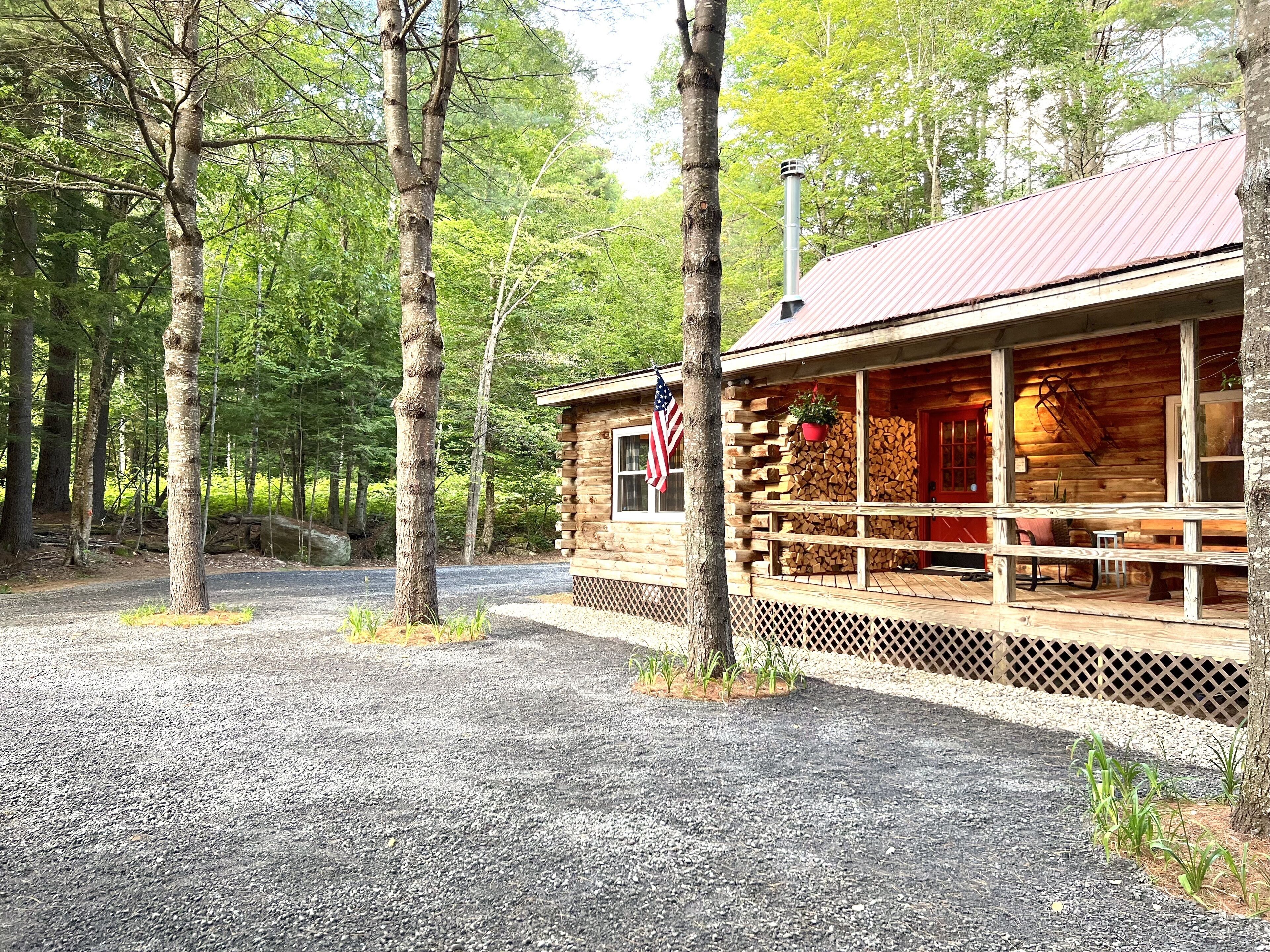 Lodge with HOT TUB 8mins from Gore Ski Resort!