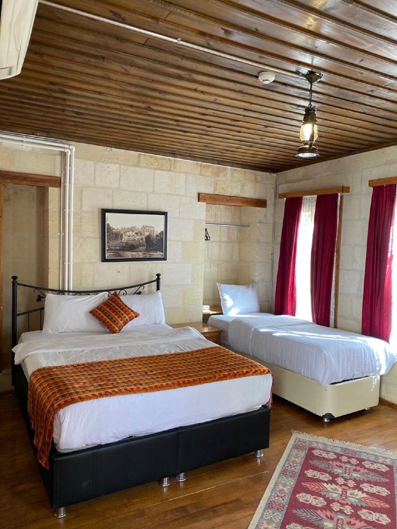Peralatan tempat tidur premium, bar mini, kalis bunyi, Wi-fi percuma 