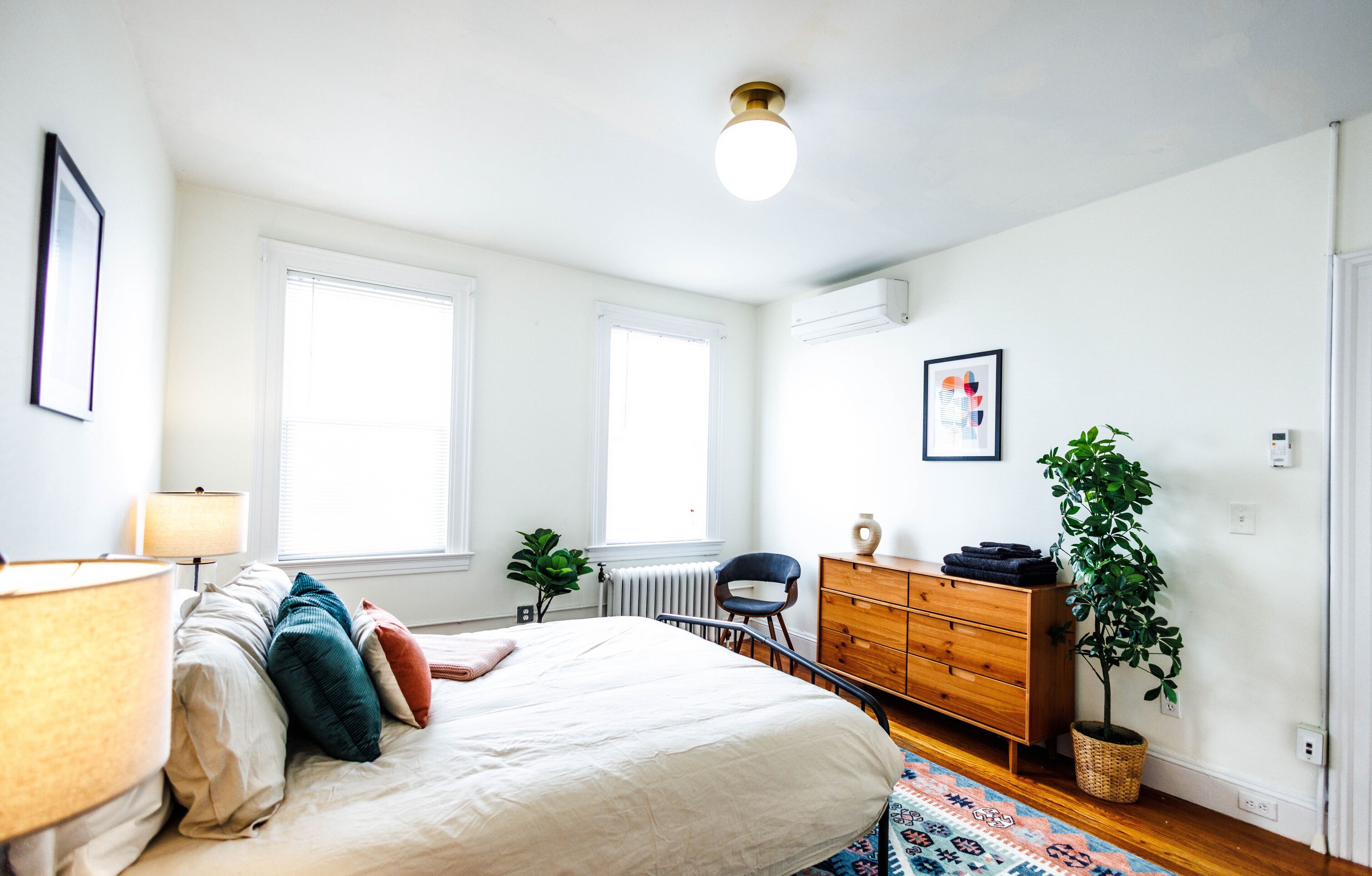The Yale - Steps from Campus - 2 BR - 2 BA