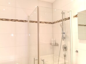 Studio | Buồng tắm vòi sen