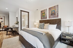 3 chambres, bureau, fer et planche à repasser, lit parapluie