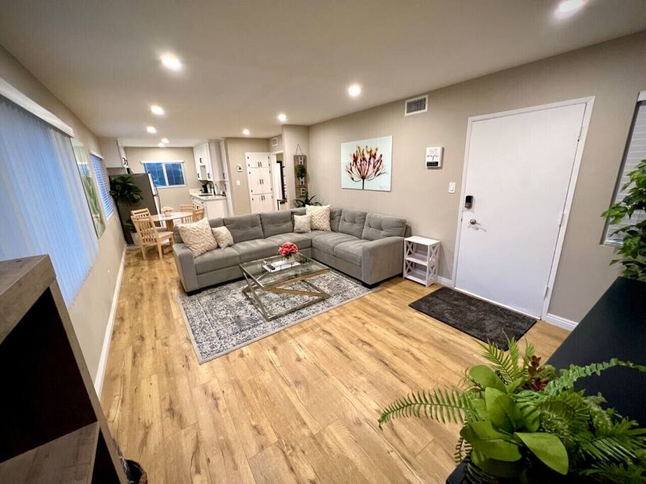 Remodeled 2 Bed/2 Bath in the heart of Montrose!