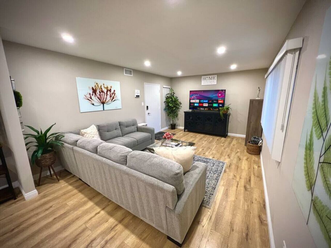 Remodeled 2 Bed/2 Bath in the heart of Montrose!