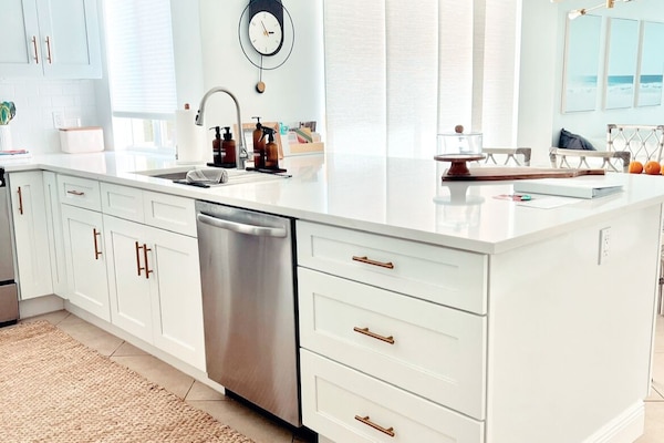 Enjoy a fully equipped kitchen + pantry with all the comforts of home ♡