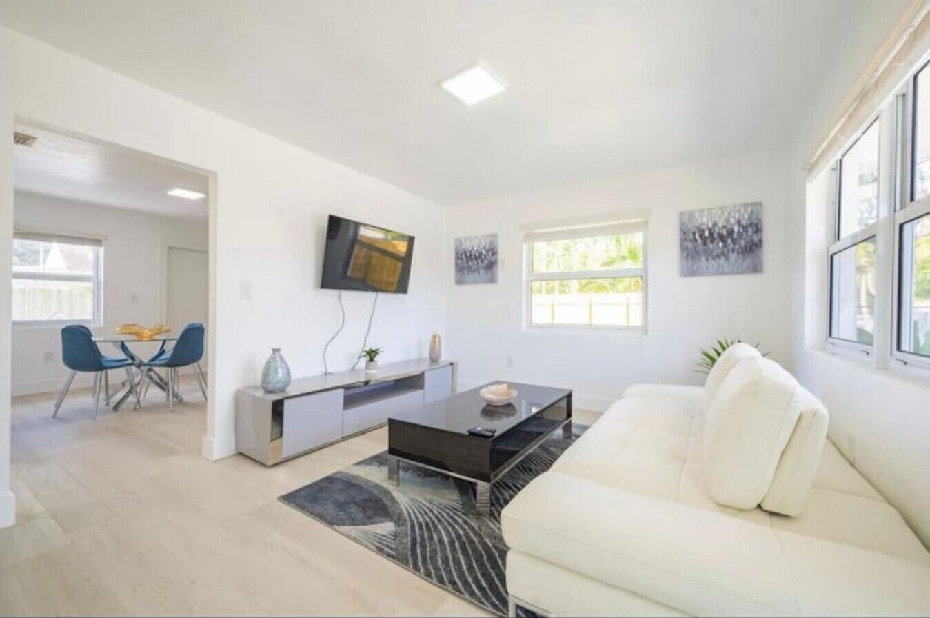 Cozy house in Design DistrictMIA