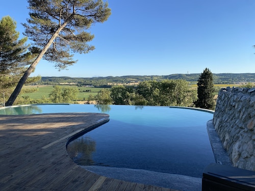 Estate with 3-hectare park 2 jacuzzis infinity pool