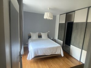 8 bedrooms, bed sheets - Estate with 3-hectare park 2 jacuzzis infinity pool (Mas-Saintes-Puelles)
