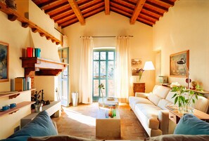 TV, fireplace - Villa Nocciolo in most Exclusive Borgo in Tuscany (Pian di Sco)