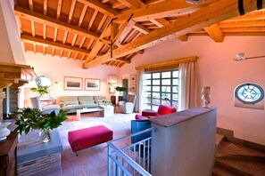 TV - Villa Leccino in most Exclusive Borgo in Tuscany (Pian di Sco)