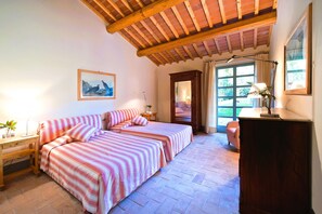 3 chambres, fer et planche à repasser, Wi-Fi gratuit, draps fournis