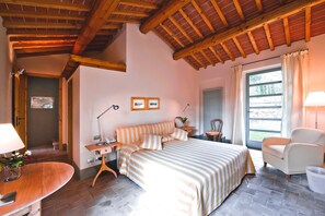 3 bedrooms, iron/ironing board, free WiFi, bed sheets - Villa Leccino in most Exclusive Borgo in Tuscany (Pian di Sco)