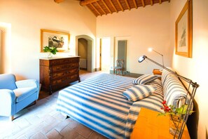 3 bedrooms, iron/ironing board, free WiFi, bed sheets - Villa Leccino in most Exclusive Borgo in Tuscany (Pian di Sco)