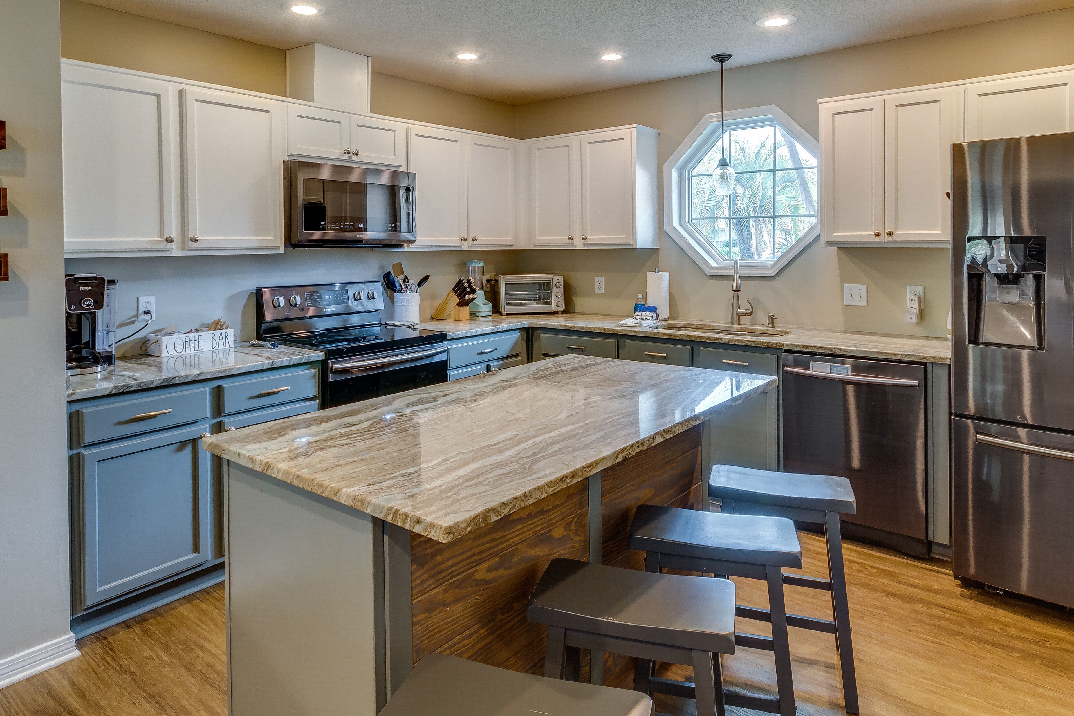 Sunny Pensacola Home w/ Fire Pit & Gas Grill!