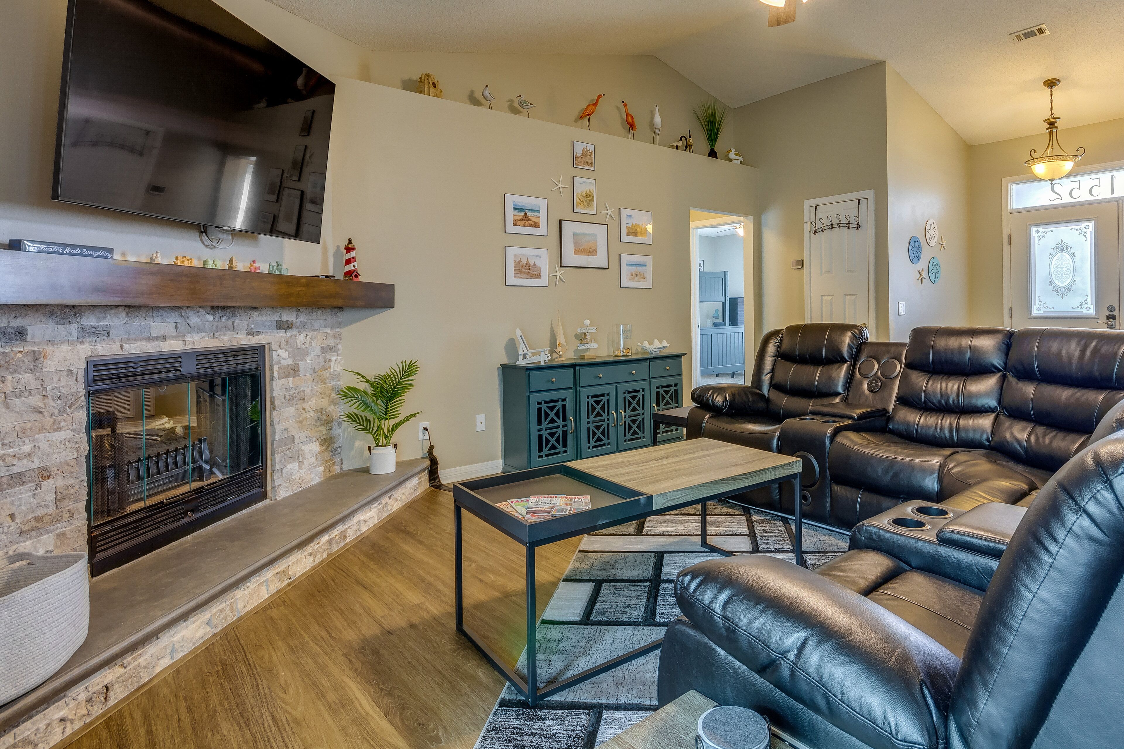 Sunny Pensacola Home w/ Fire Pit & Gas Grill!