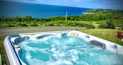 BigSky Sea Shanty: Enjoy Amazing Sunsets and Ocean Views from the Hot Tub !