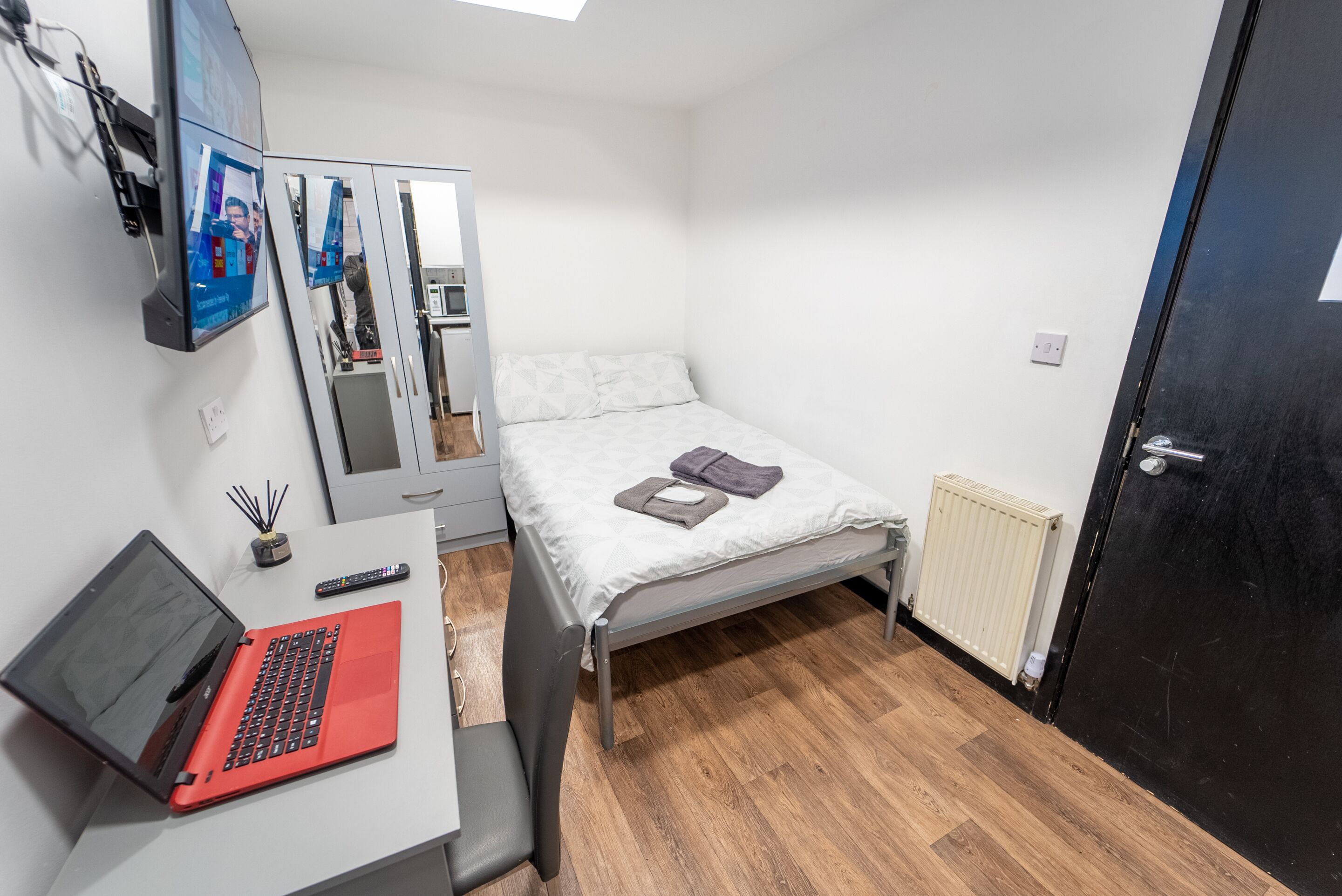 1 bedroom studio with microwave and 50” TV & WiFi