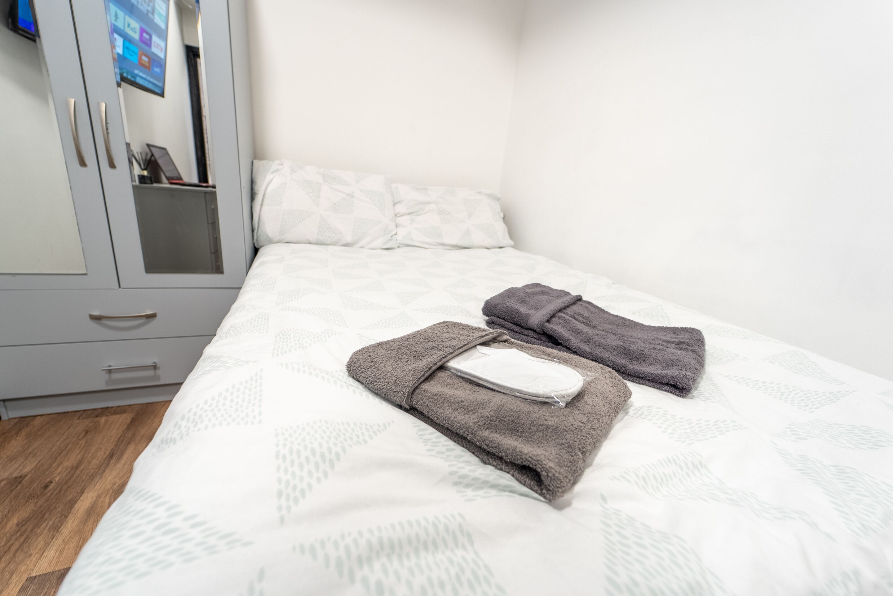 1 bedroom studio with microwave and 50” TV & WiFi