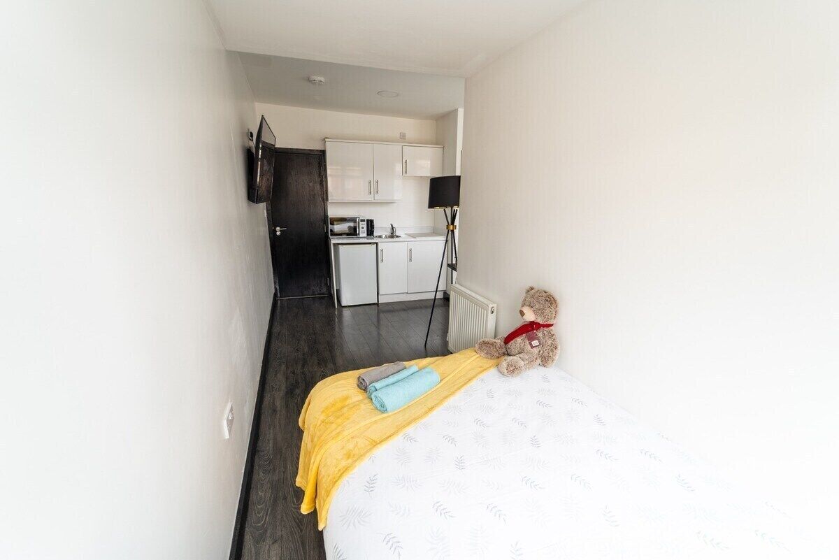 Stunning studio next to UOB and restaurants!