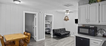  Axtons Bass City Lake Front Resort