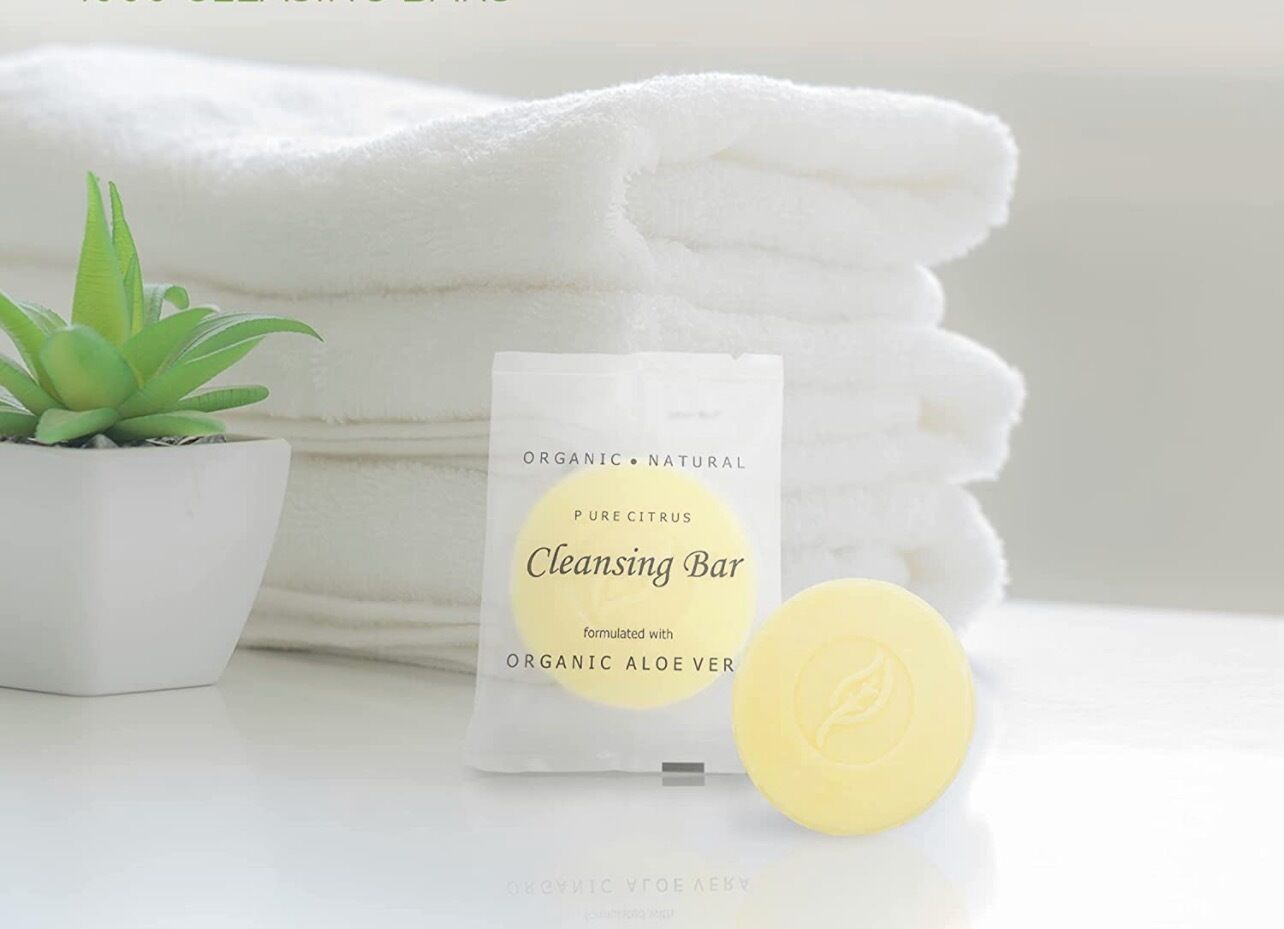 Tina, toallas, jabón, shampoo 