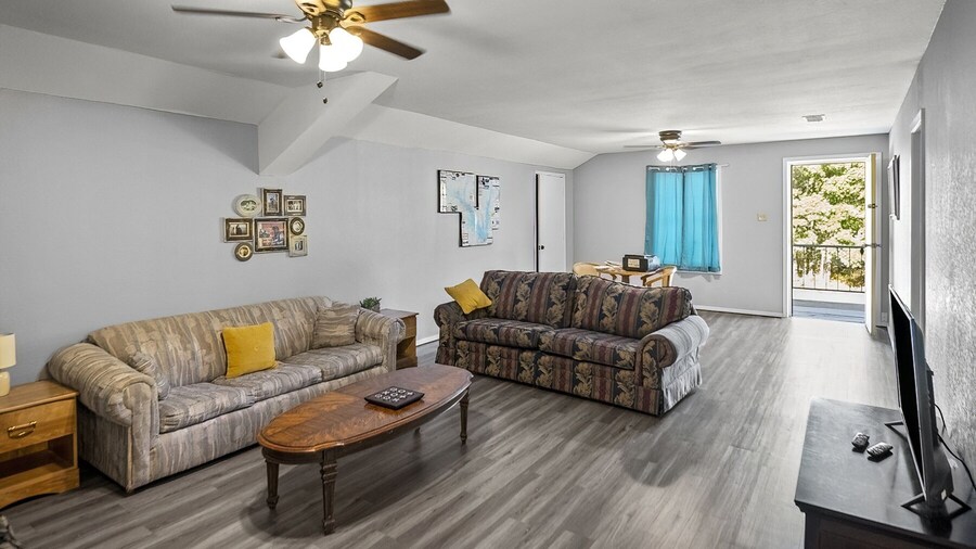 Axtons Bass City Lake Front Resort